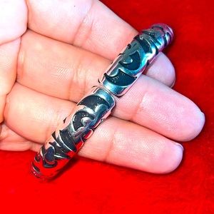 Pretty Silvertone with Black Twist Detail Chunky Statement Stretch Bracelet